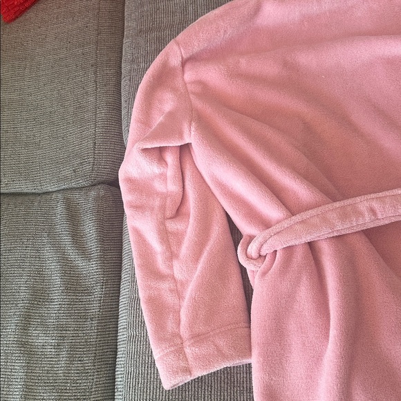 PINK Victoria's secret robe - Picture 10 of 10
